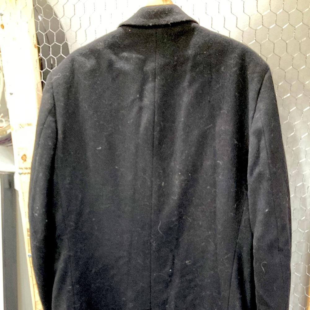 Men’s coat it does not fit my husbands slender build so he never wore it.